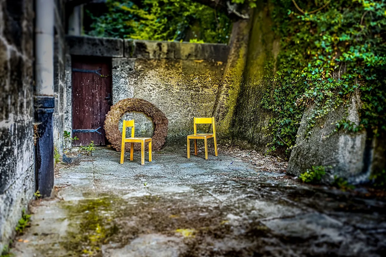 chairs-3544730_1280