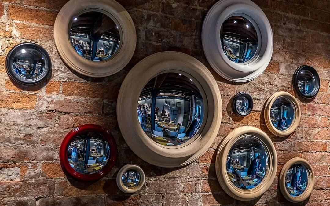 Δημήτρης Οικονομίδης, Καθρέφτης