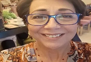 Λατρεμένα ψέματα από τη συγγραφέα Κέλλυ Νικολαΐδου