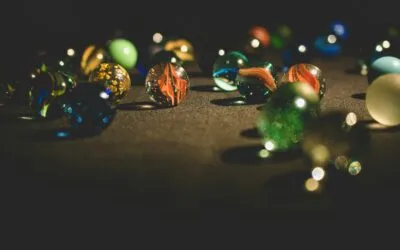 Μια Ξένη Ιστορία, από τον Αλέξανδρο Αντωνίου