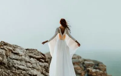 Η Υφάντρα του Κατάφυτου, από τη Βίκυ Δαμιανού 