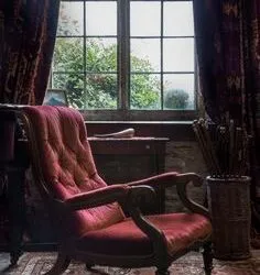 «Κόκκινη πολυθρόνα» από τη Μαριλένα Κάββουρα